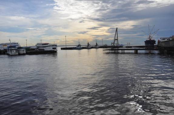 Fim de tarde no porto flutuante de Manaus - AM